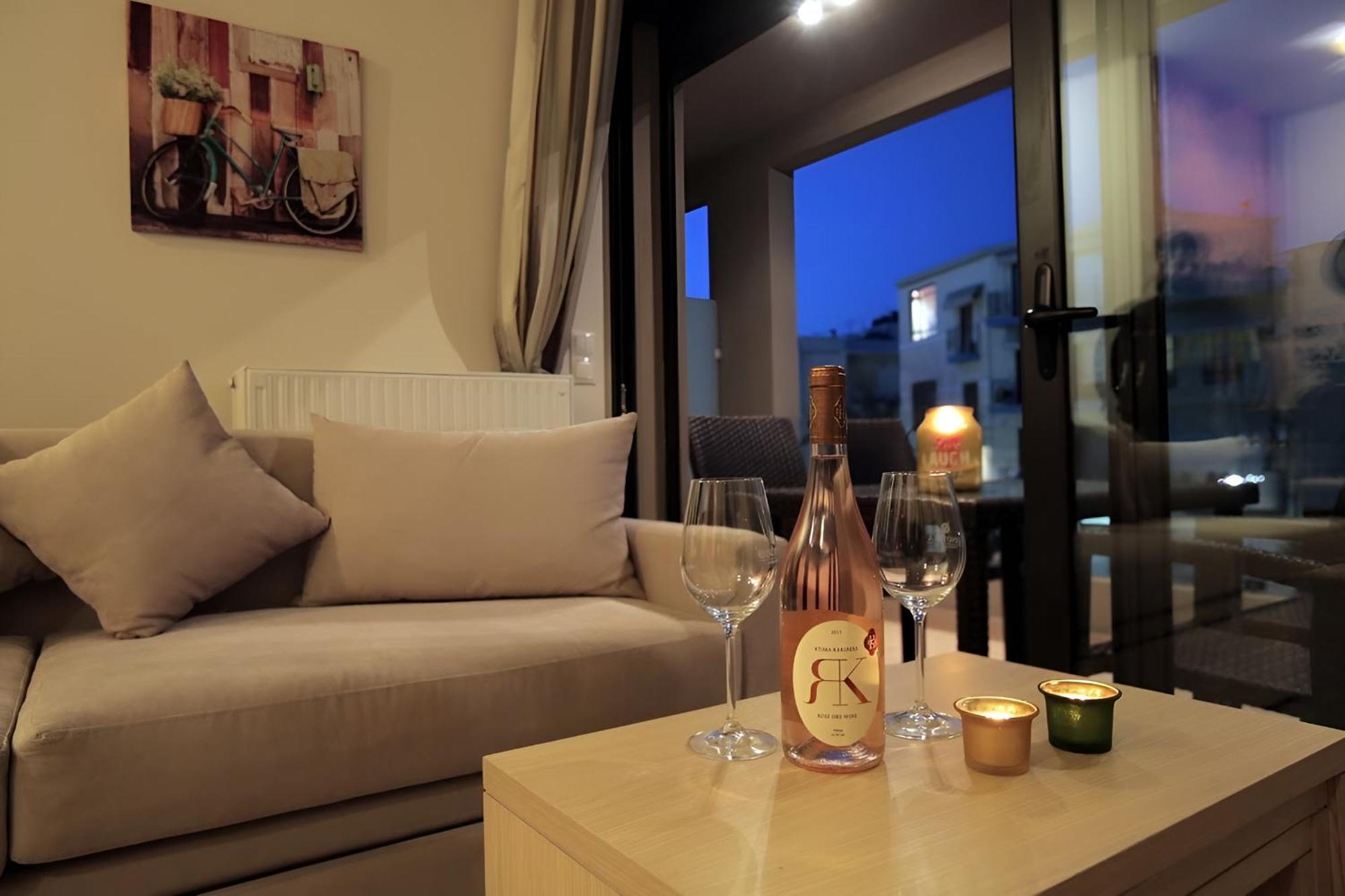 Onyx City Center Apartment With Parking Heraklion  Bagian luar foto