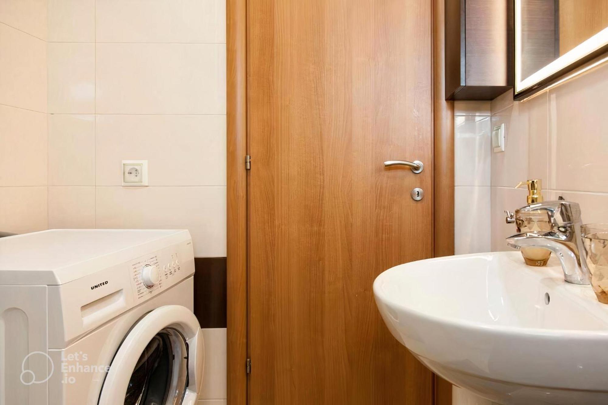 Onyx City Center Apartment With Parking Heraklion  Bagian luar foto
