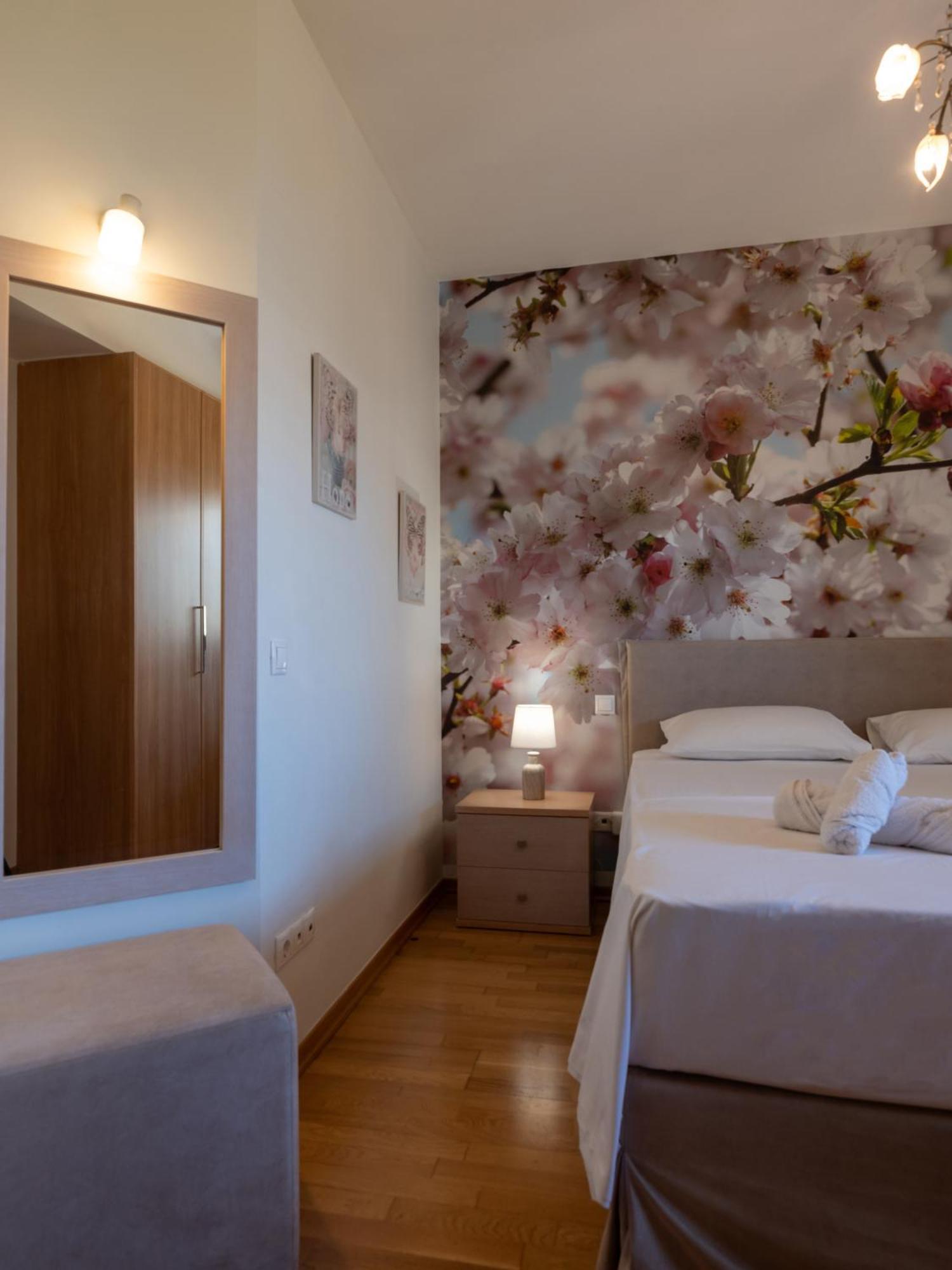Onyx City Center Apartment With Parking Heraklion  Bagian luar foto