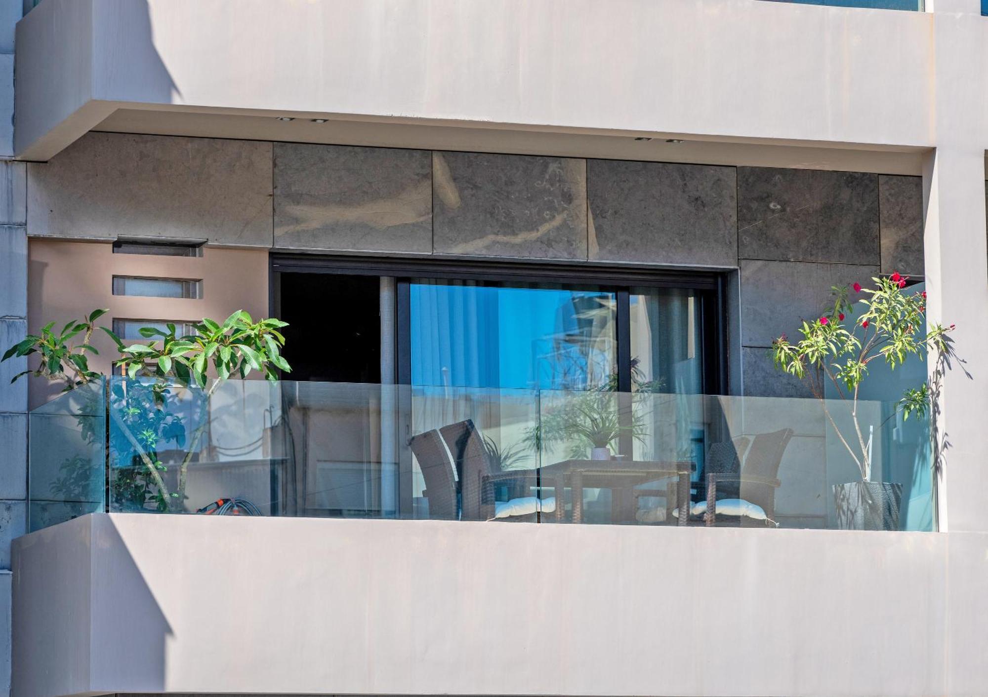 Onyx City Center Apartment With Parking Heraklion  Bagian luar foto
